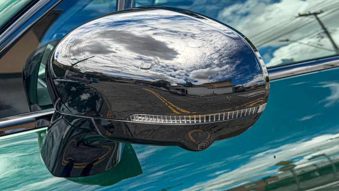 Leapmotor C10 BEV estático na cor verde