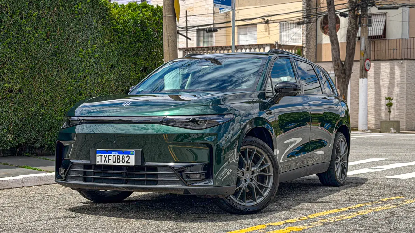 Leapmotor C10 BEV estático na cor verde