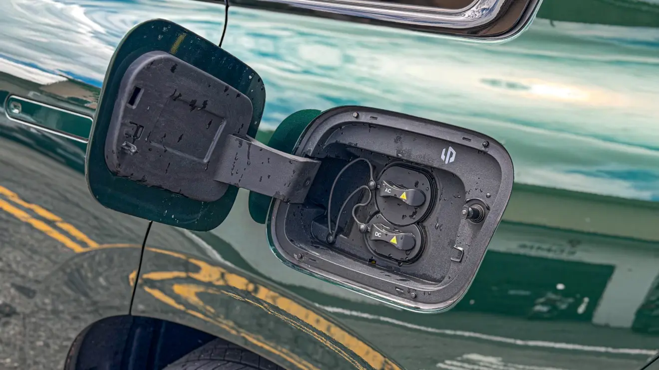 Leapmotor C10 BEV estático na cor verde