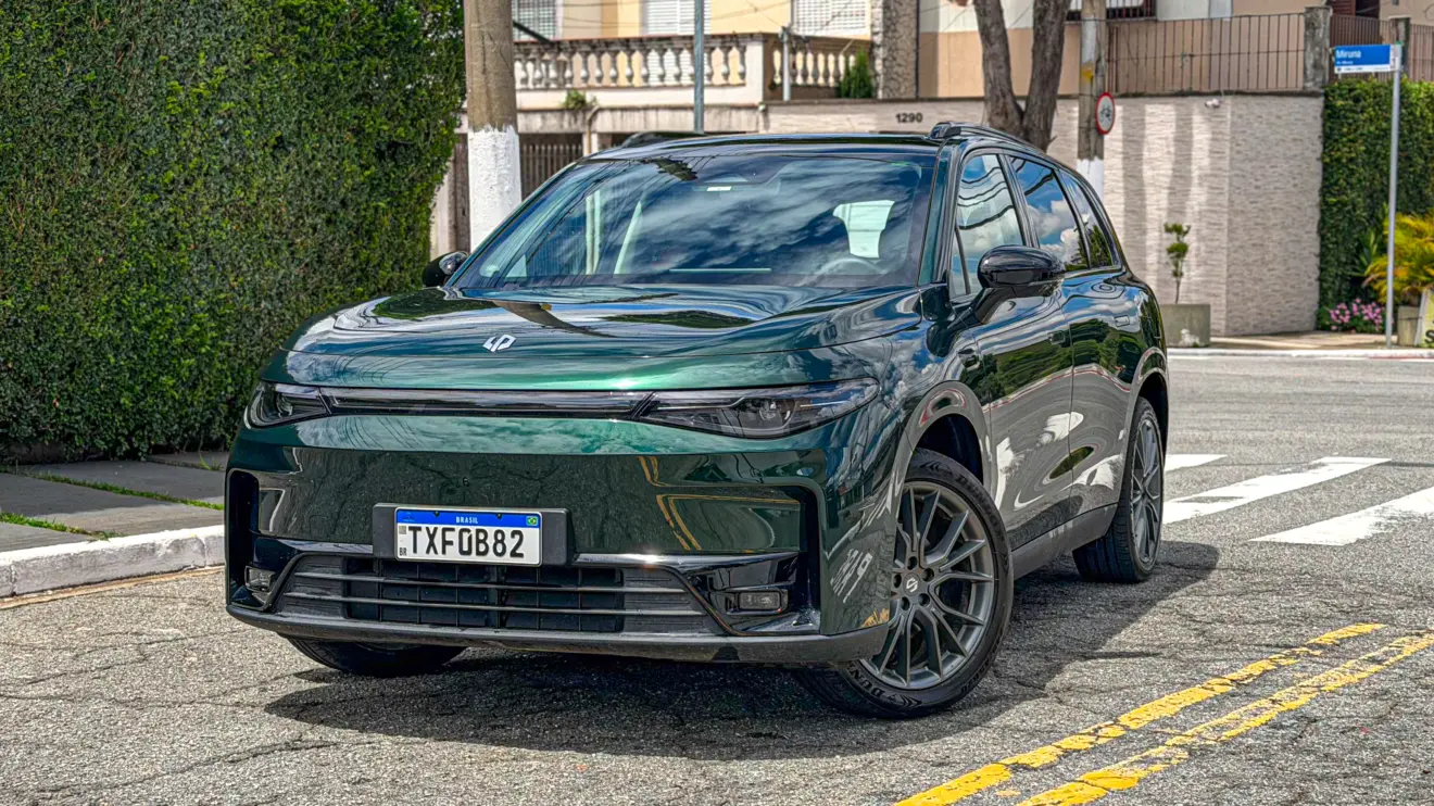 Leapmotor C10 BEV estático na cor verde