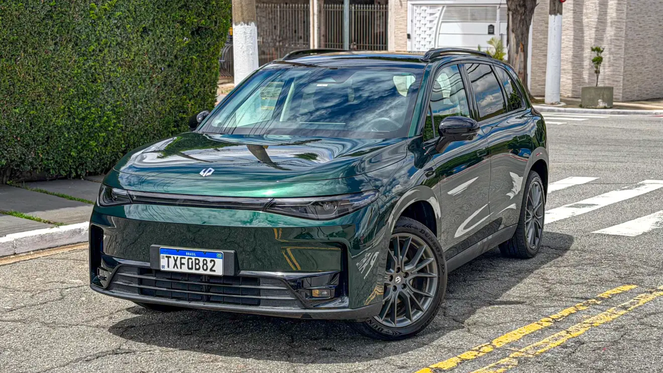 Leapmotor C10 BEV estático na cor verde