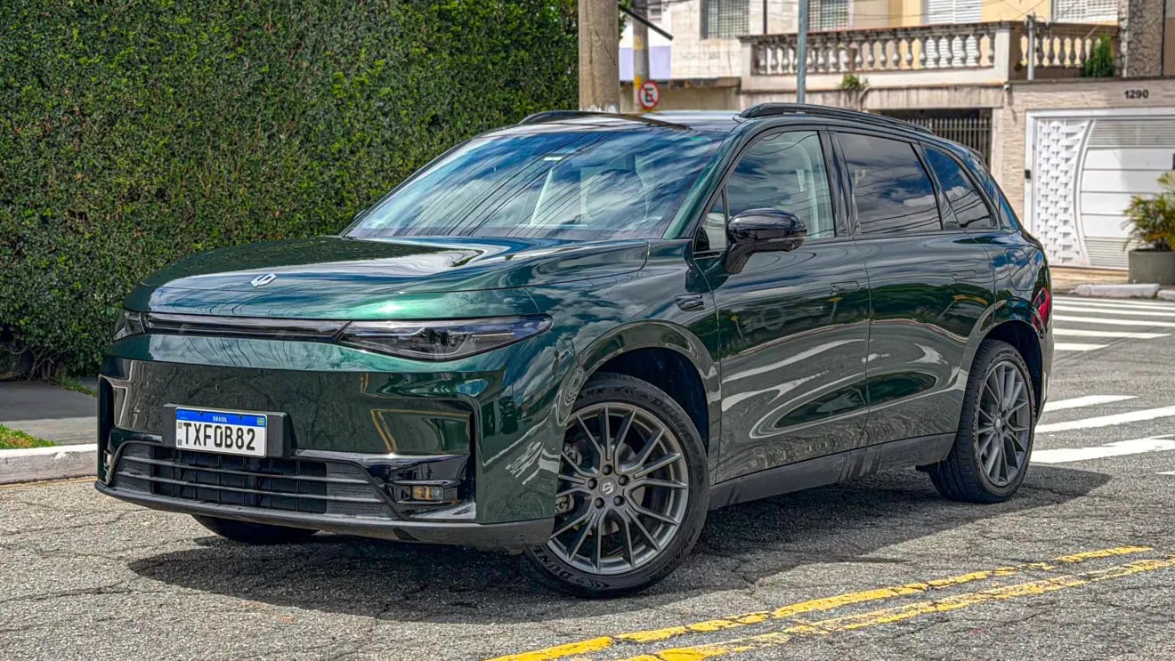 Leapmotor C10 BEV estático na cor verde