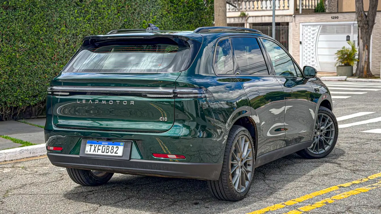 Leapmotor C10 BEV estático na cor verde