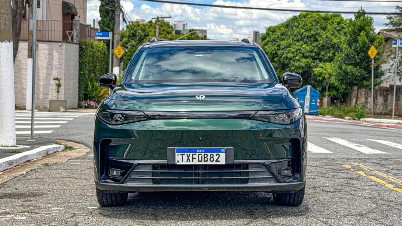 Leapmotor C10 BEV estático na cor verde