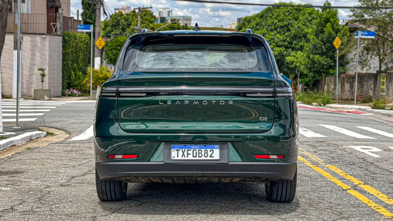 Leapmotor C10 BEV estático na cor verde