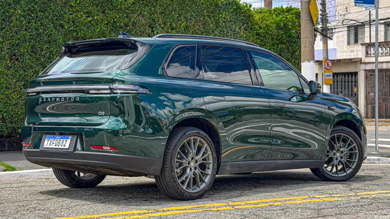 Leapmotor C10 BEV estático na cor verde
