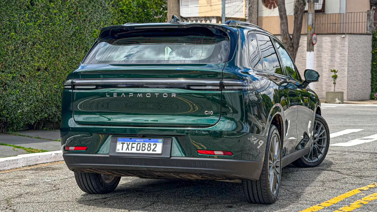 Leapmotor C10 BEV estático na cor verde