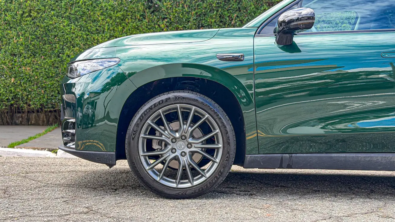 Leapmotor C10 BEV estático na cor verde