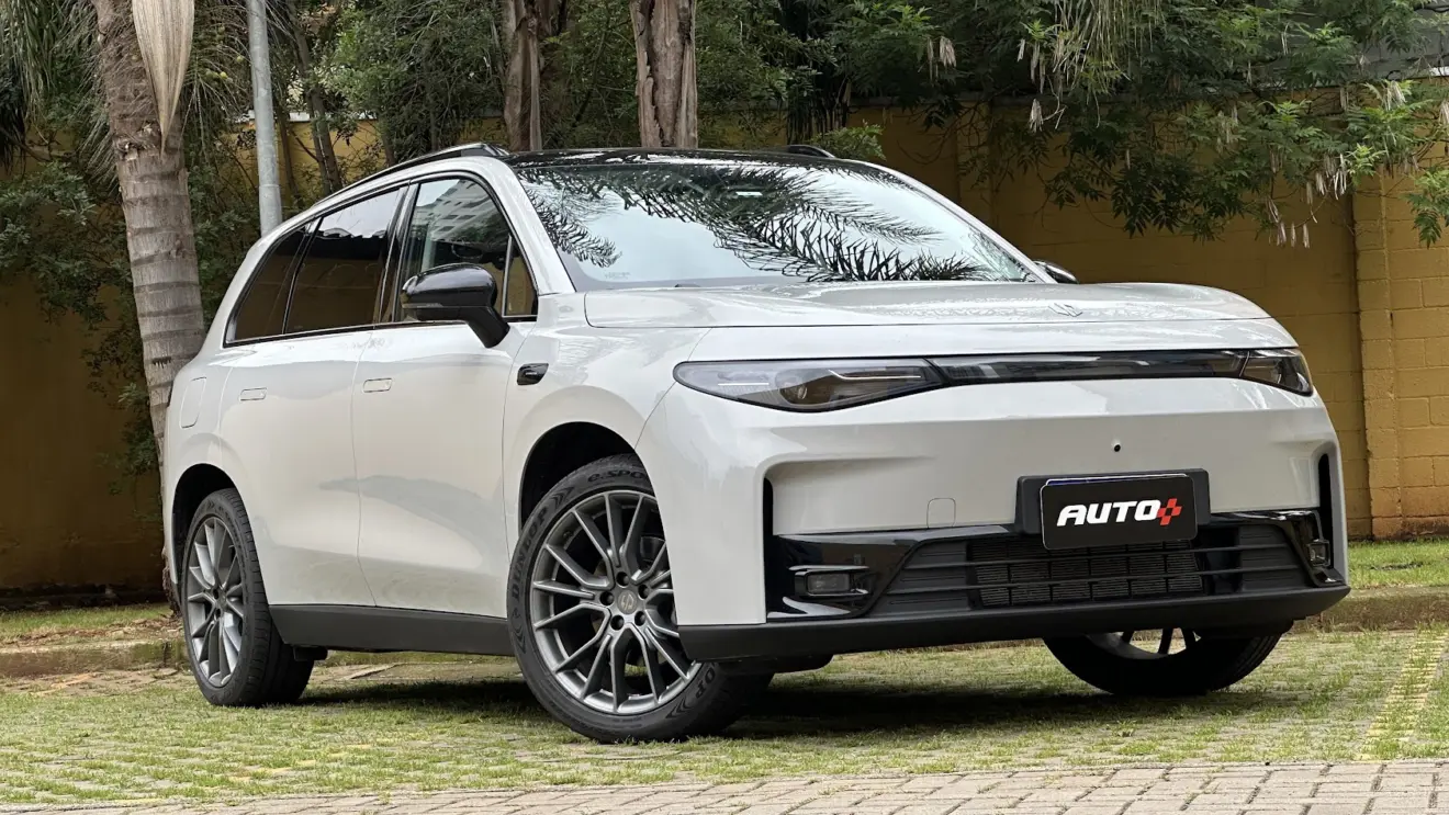 Leapmotor C10 REEV branco de frente