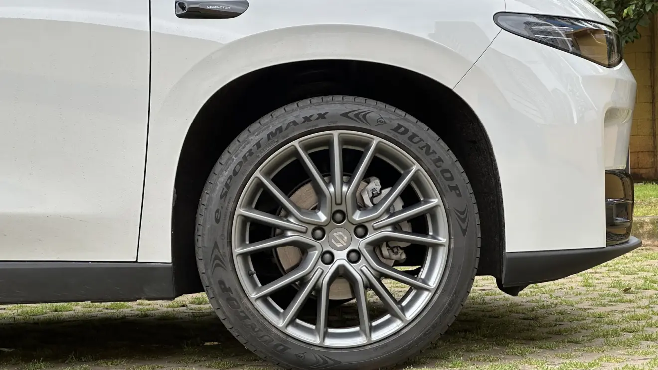 Rodas de 20 polegadas do SUV Leapmotor C10 REEV 