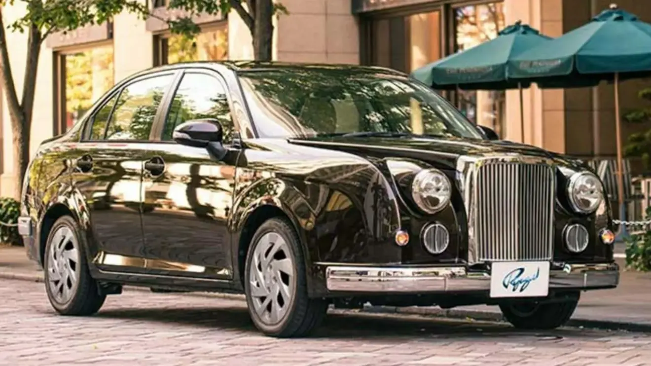 Mitsuoka Ryugi Final Edition preto visto de frente