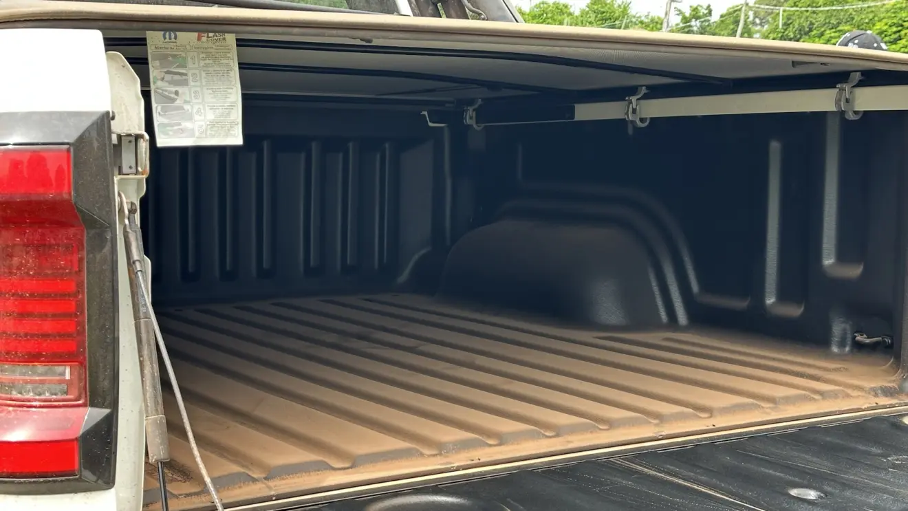 Caçamba da caminhonete Ram Dakota Warlock 