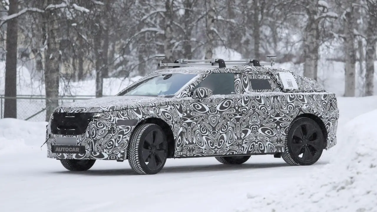 Flagra do Range Rover Velar elétrico na neve