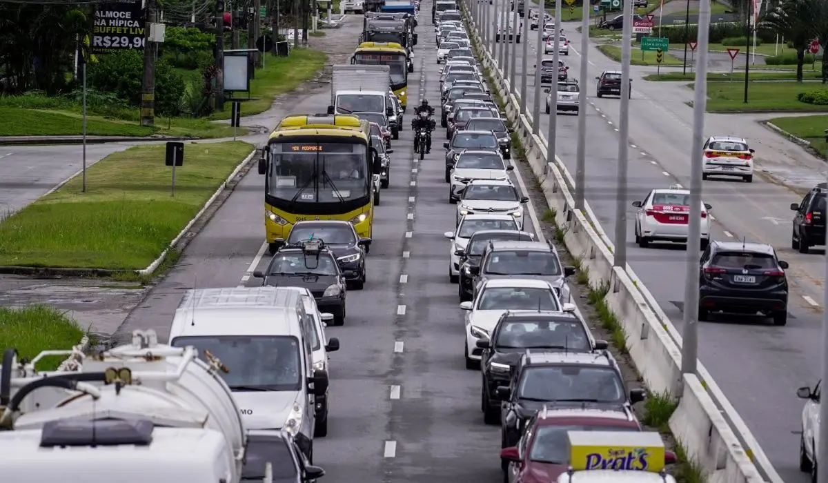 Veículos pesados voltam a circular na SC-401 em Florianópolis (SC)