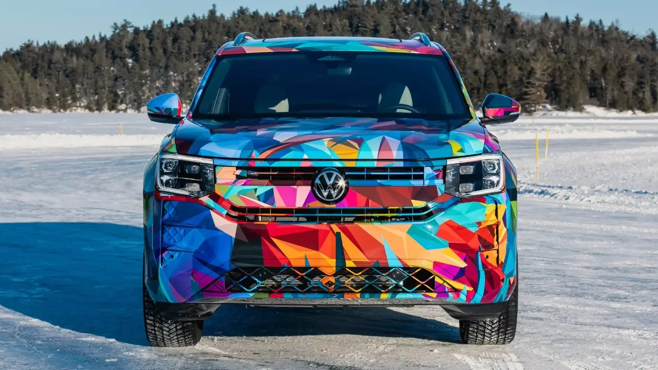 Volkswagen Atlas camuflado de nova geração na neve