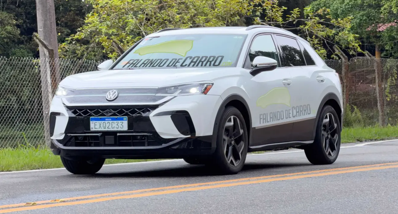 Mula do Volkswagen T-Roc em movimento de dianteira com sistema híbrido