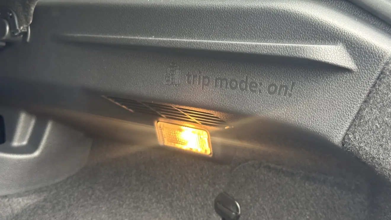 Esaster egg no porta-malas doVolkswagen Tera MPI