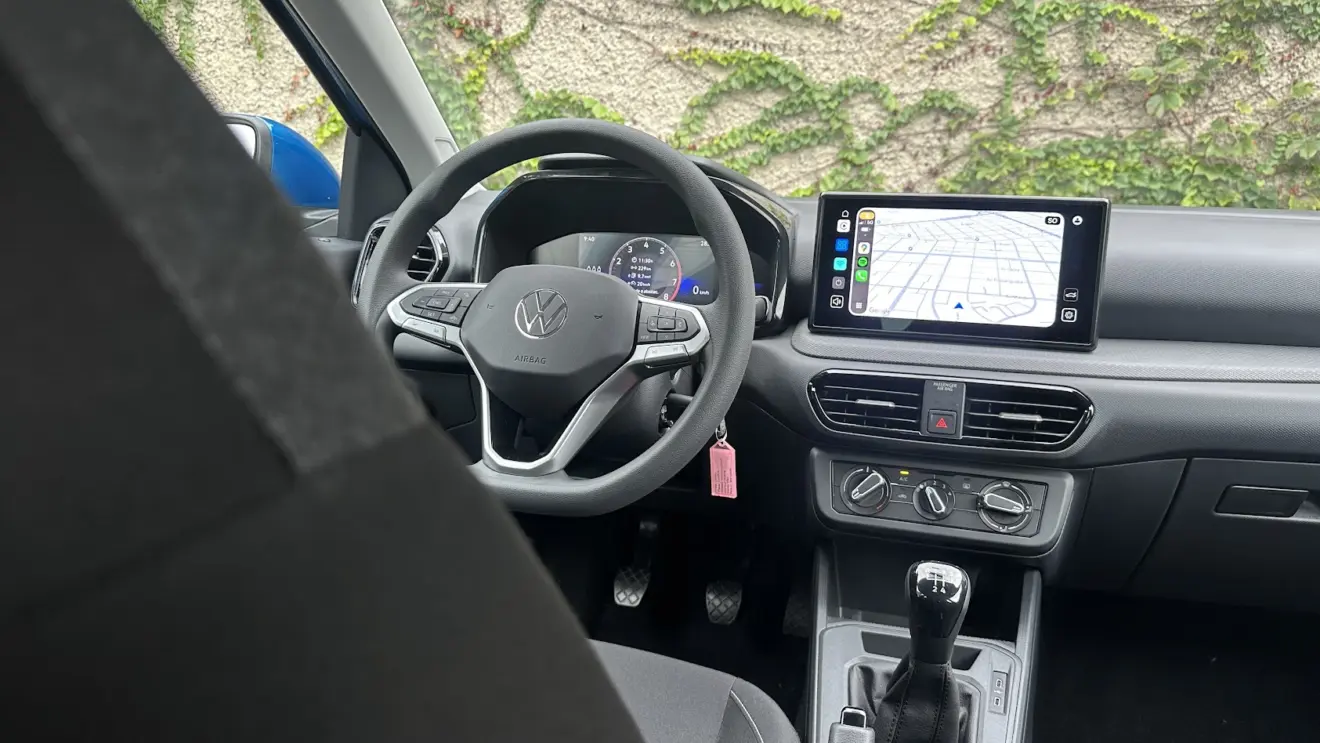 Direção e painel do Volkswagen Tera MPI