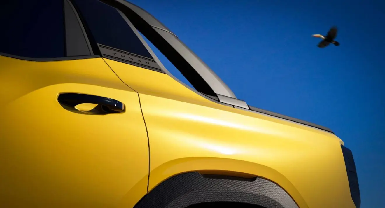 Lateral da caminhonete Volkswagen Tukan amarela