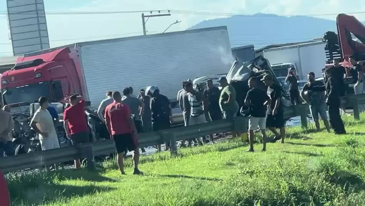 pessoas próximas de acidente na BR-101