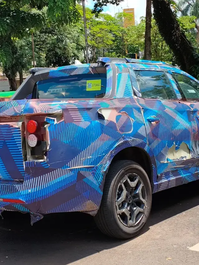 Nova picape intermediária da BYD de traseira andando na cidade