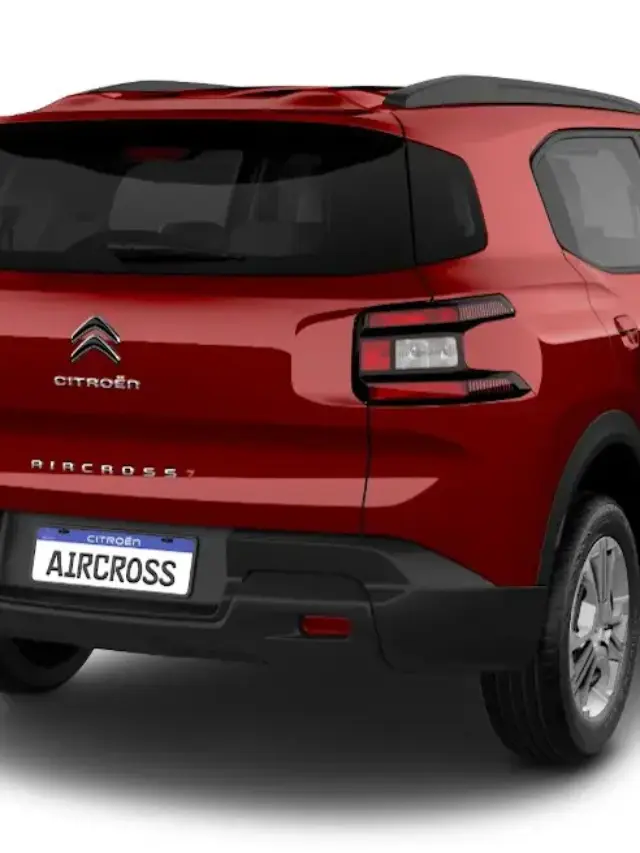 Citroën Aircross Feel vermelho de traseira em um fundo branco