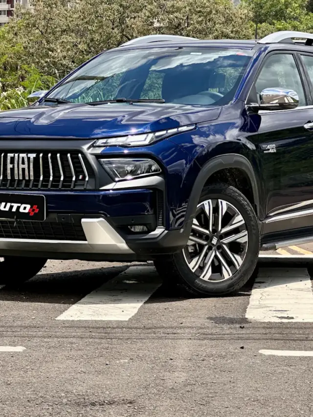 Fiat Toro Ranch azul jazz de frente em uma rua sem saída