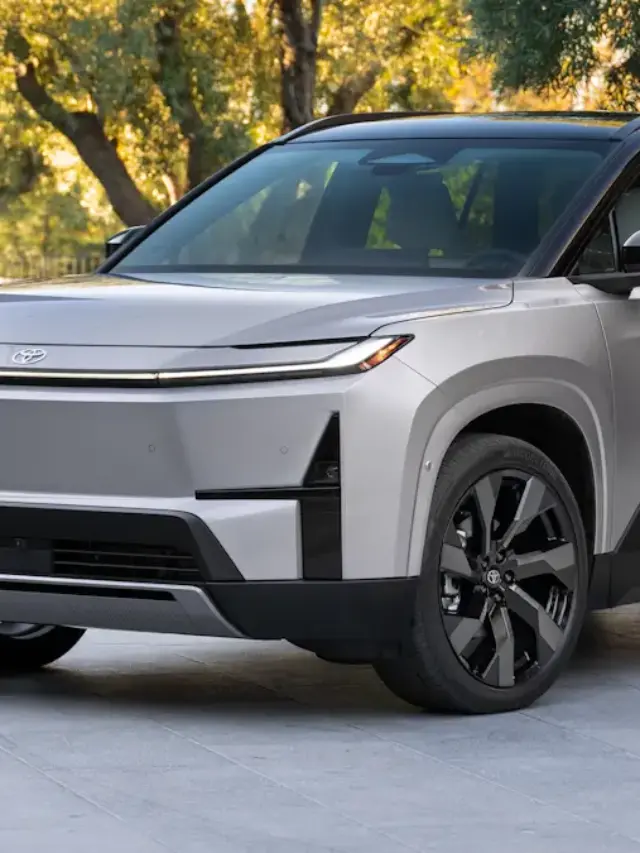 Toyota Highlander EV prata de frente