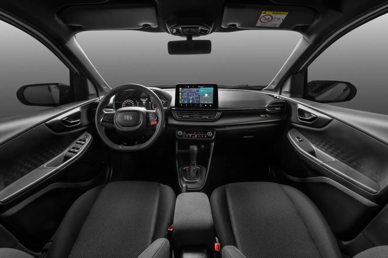 Interior do Fiat Pulse Lollapalooza Brasil 2026 com telas ligadas