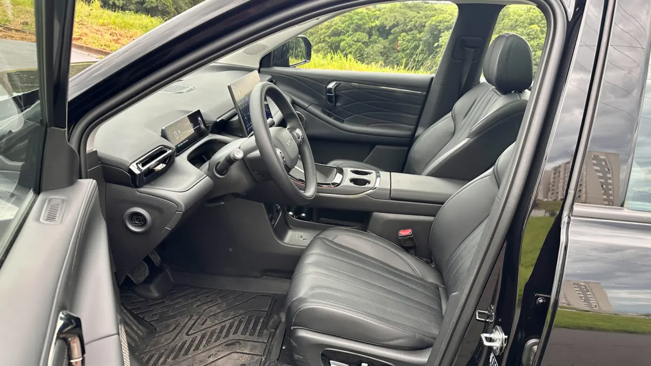 banco dianteiro GAC Aion V [Auto+ / João Brigato]