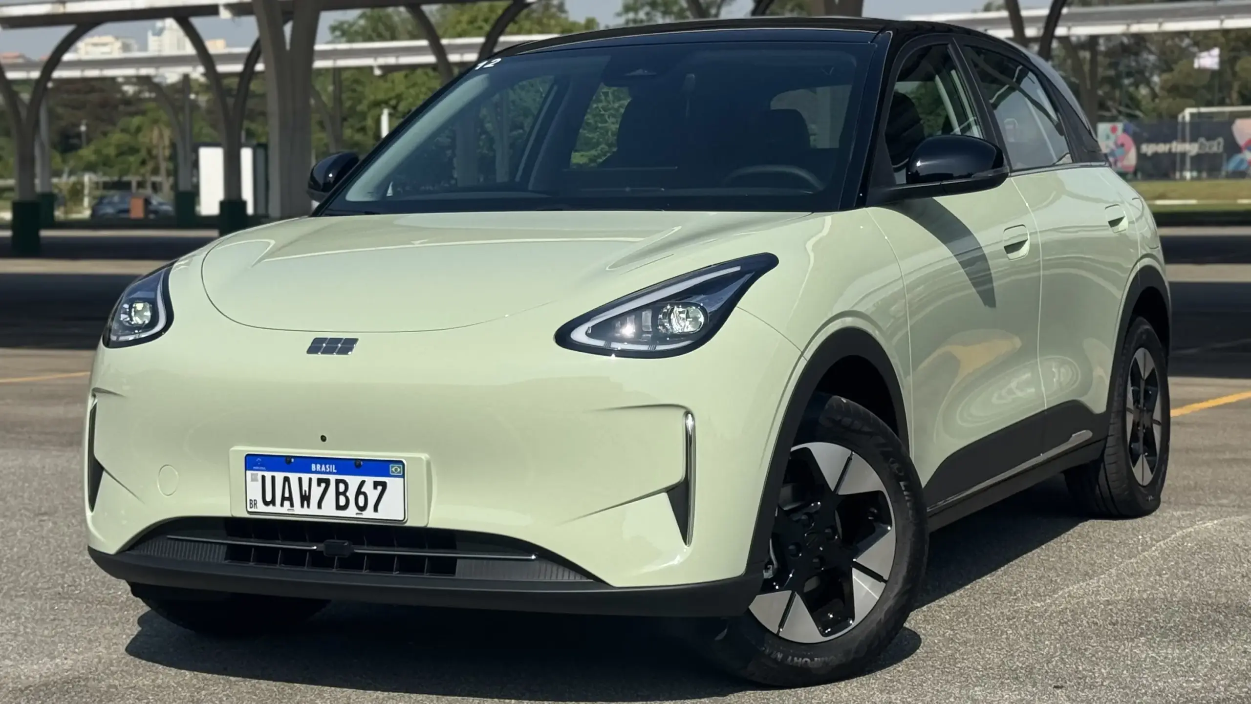 Geely EX2 Max verde visto de frente