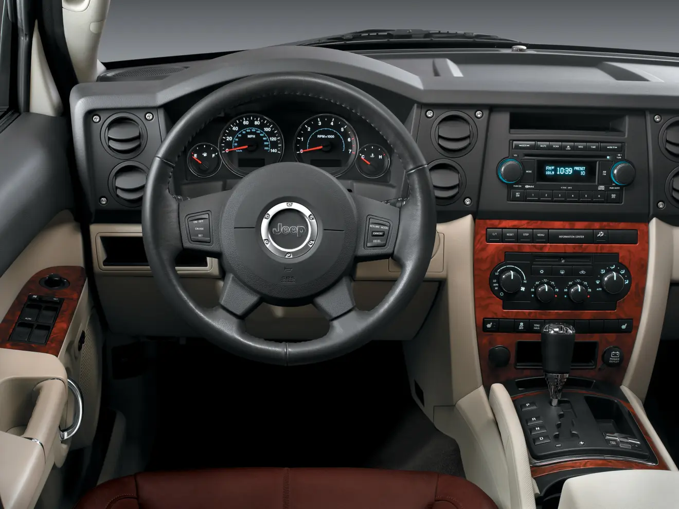 Interior do Jeep Commander 2006