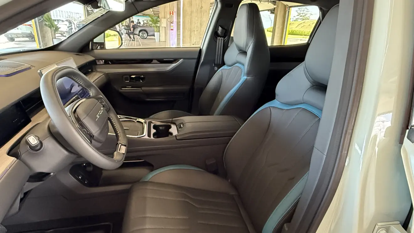 bancos dianteiros do Jetour S06 Premium