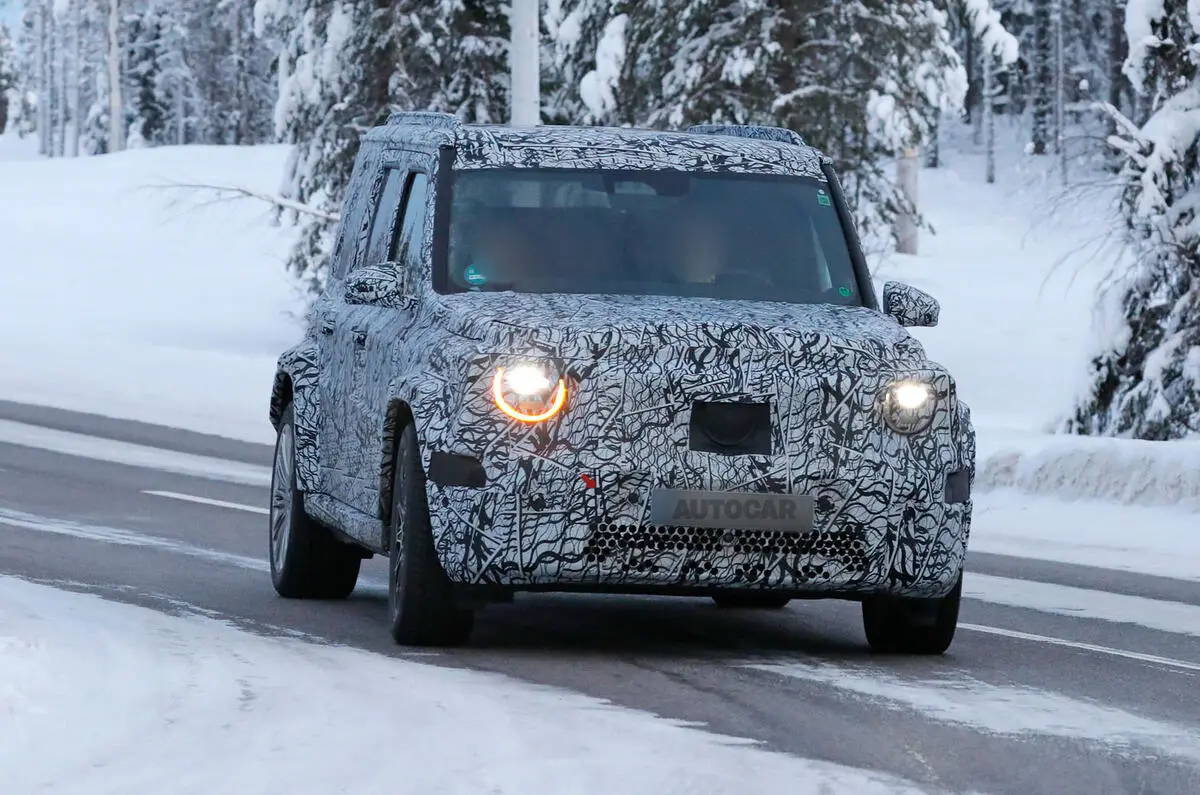 Protótipo do novo Mercedes-Benz mini Classe G visto de frente