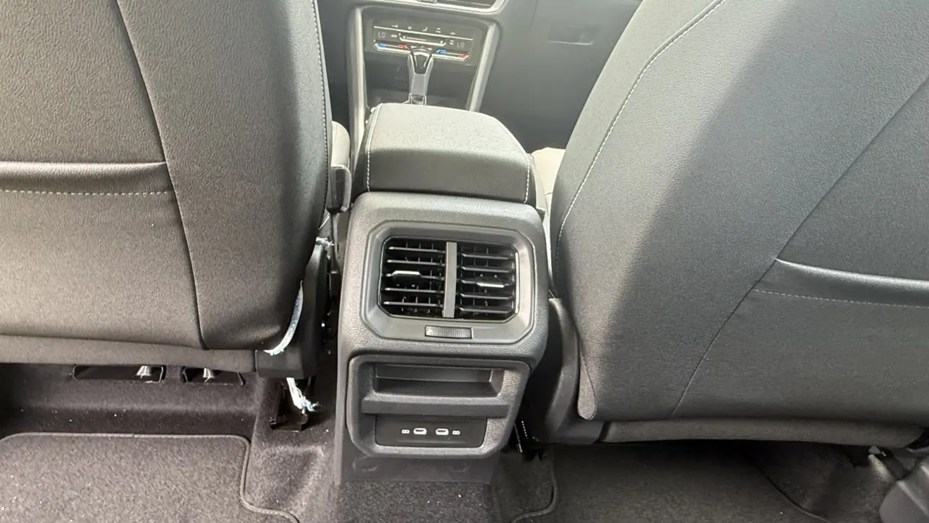 detalhes do Volkswagen Taos Highline 2026