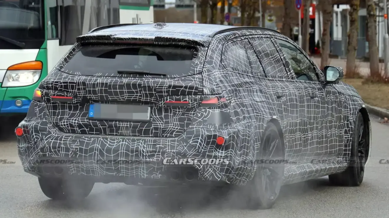 Nova BMW M5 Touring vista de trás