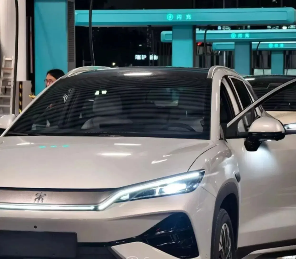 Novo posto de abastecimento de carro elétrico da BYD na China