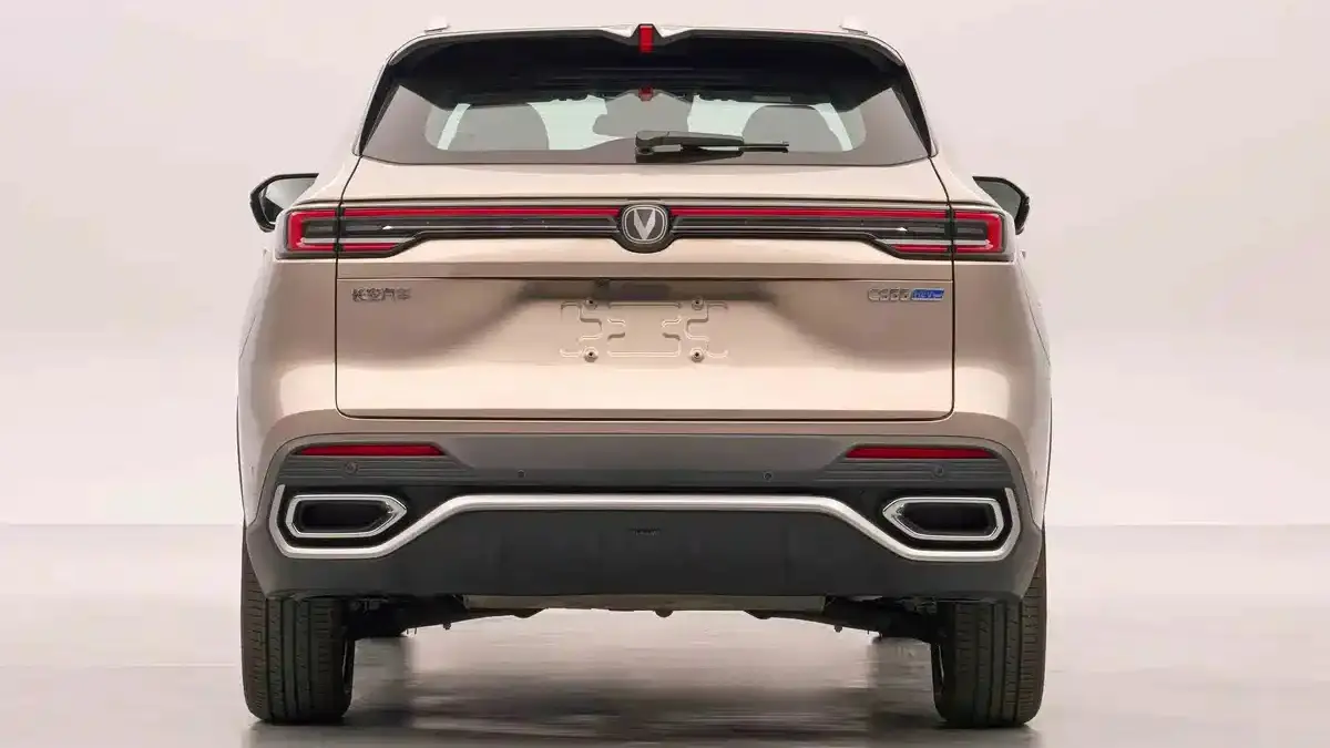 Changan CS55 Plus HEV DOURADO DE traseira