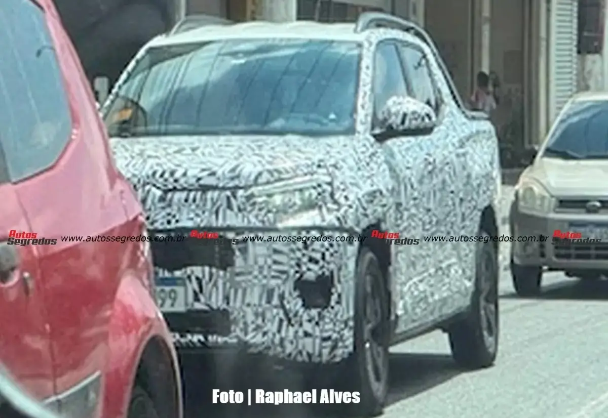 Flagra Volkswagen Tukan parada de dianteira na cidade