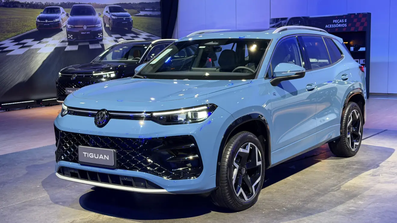 Novo Volkswagen Tiguan R-Line 2027 azul parado de frente