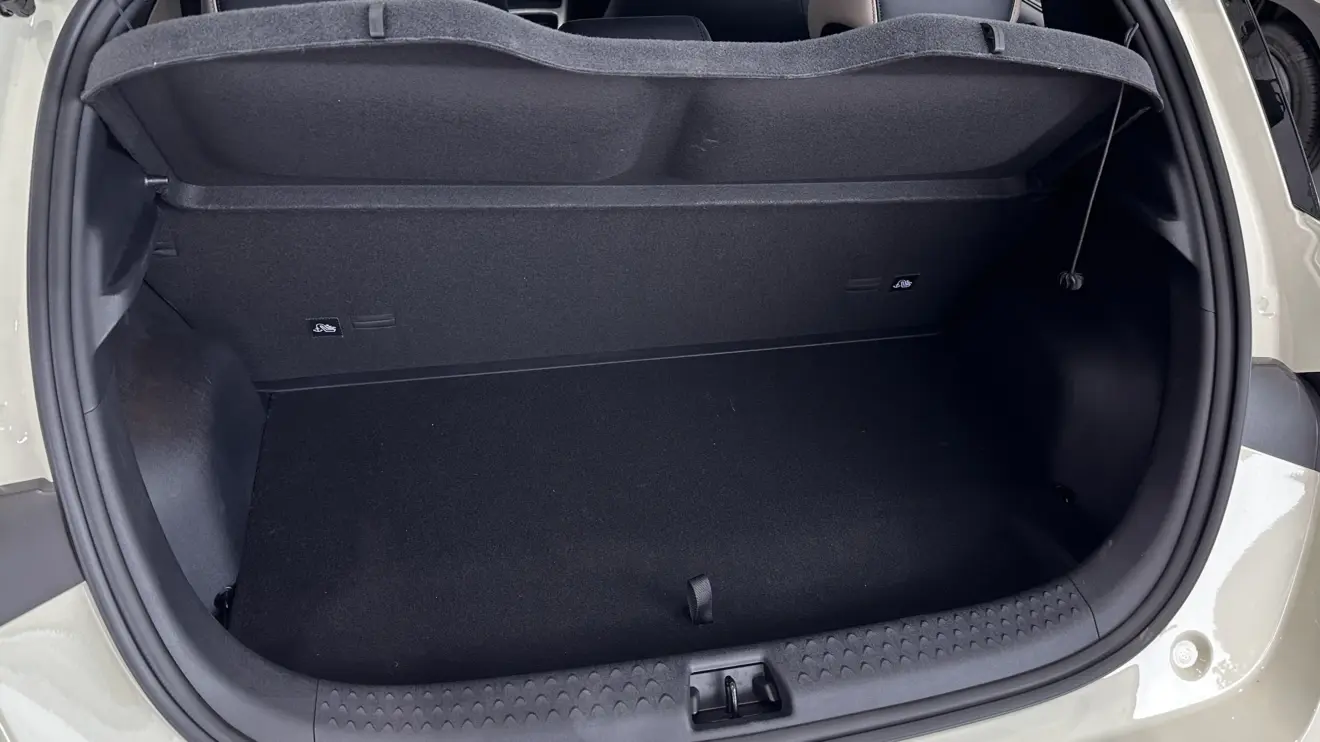 Porta-malas do BYD Dolphin na linha 2027 reestilizado