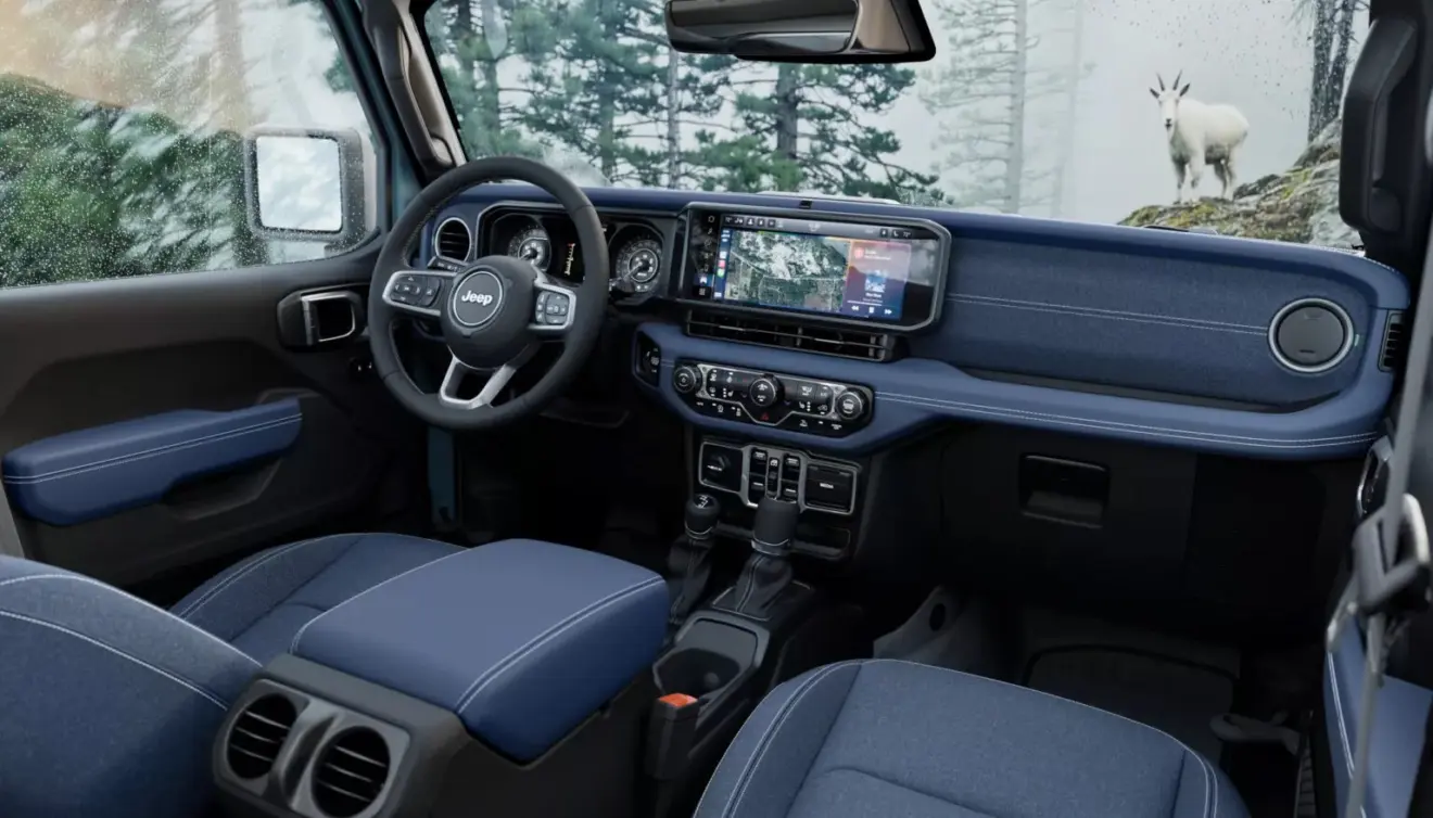Interior do Jeep Wrangler Rockslide com telas ligadas