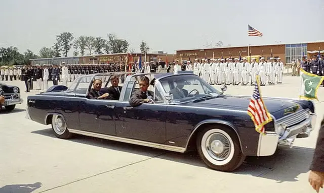 Lincoln Continental SS-100-X foi o carro em que estava o então presidente JFK