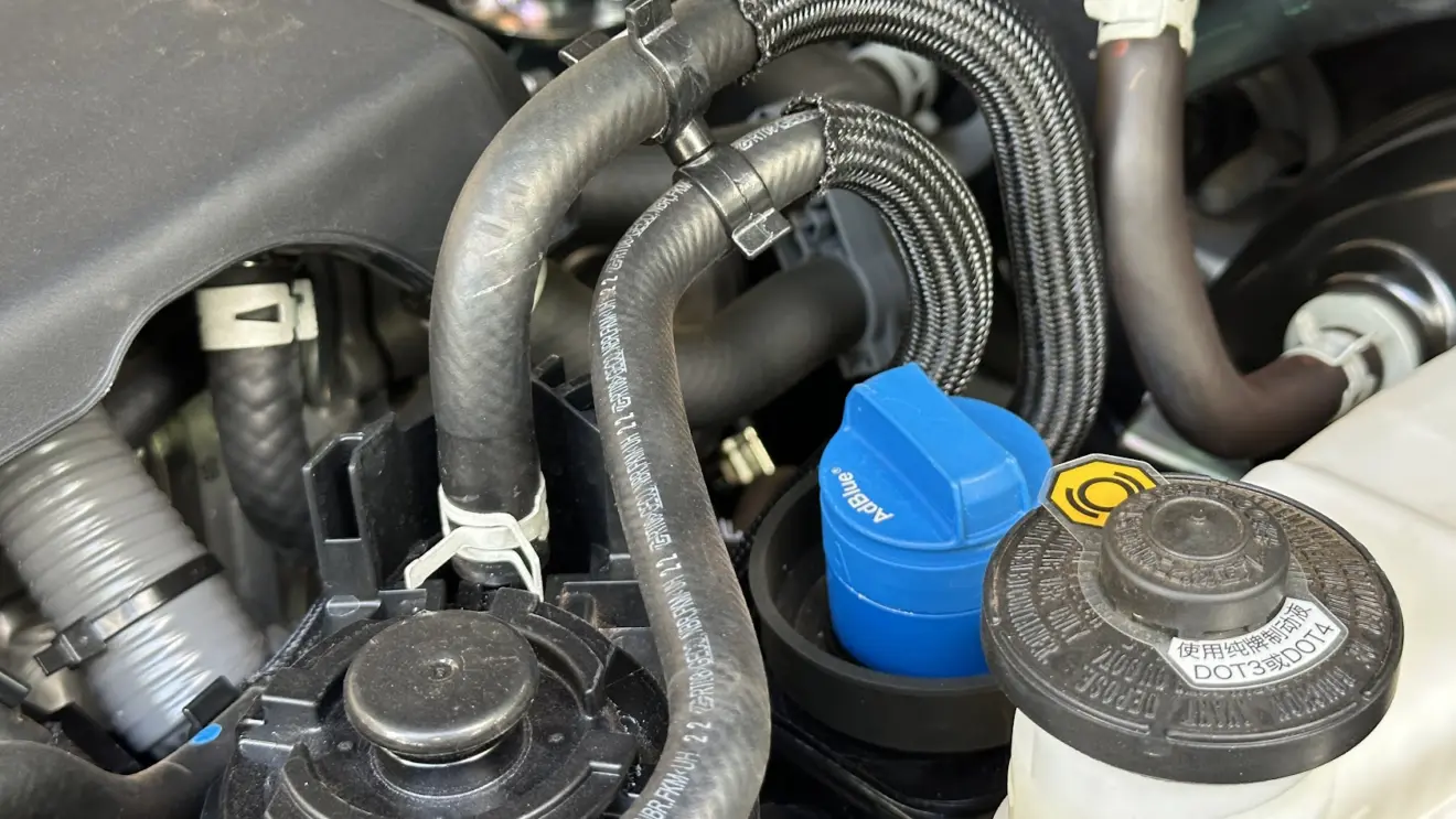 Reservatório de Arla 32 da caminhonete Toyota Hilux SRV 