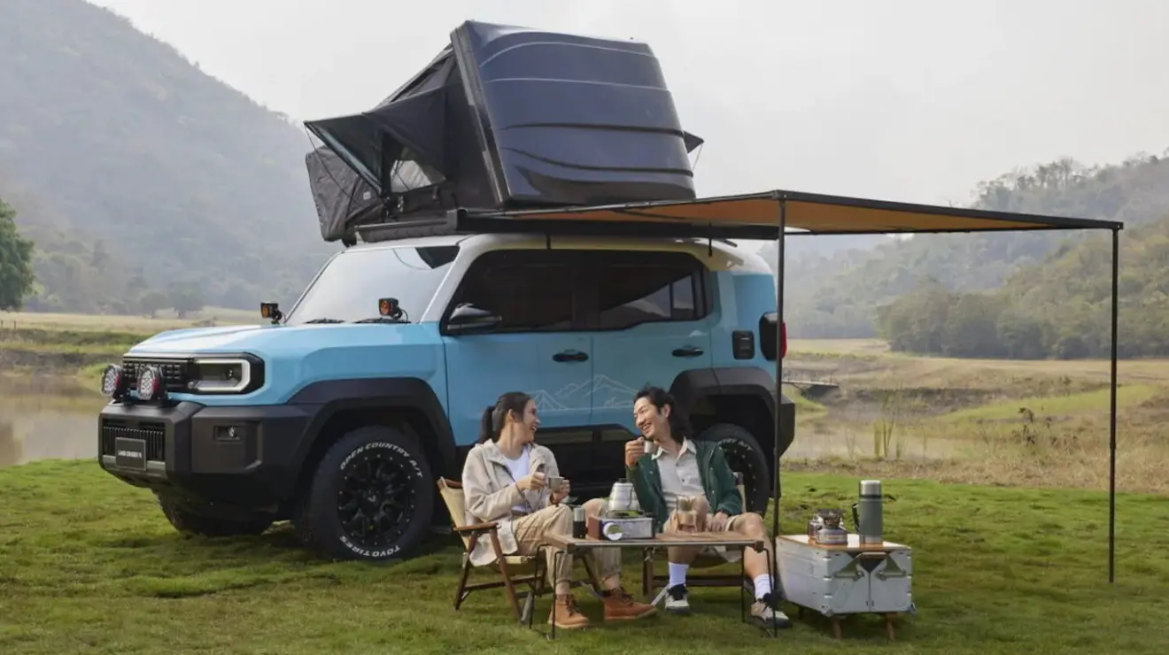 Toyota Land Cruiser FJ Nature Explorer azul visto de lado