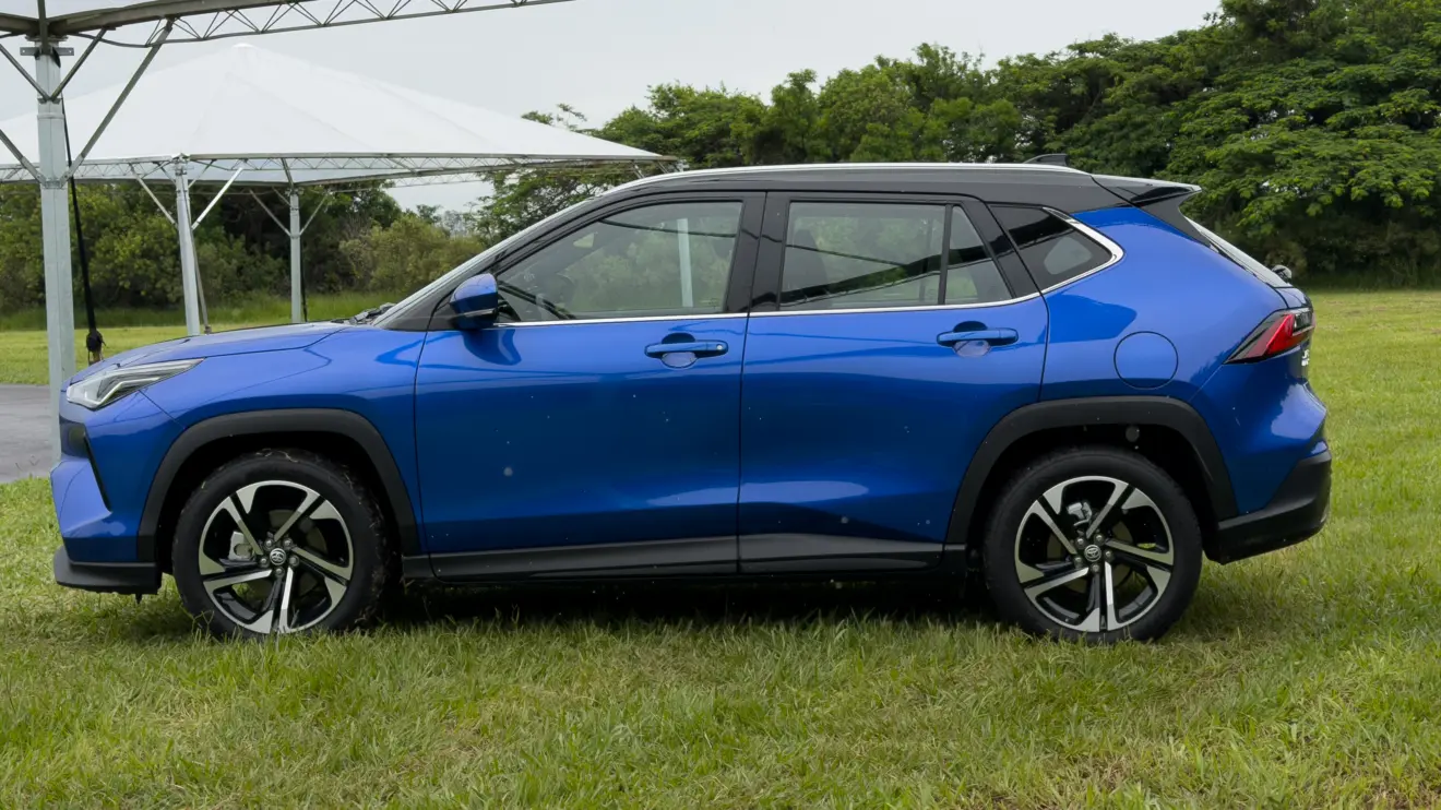 Toyota Yaris Cross XRX 1.5 Flex azul estático