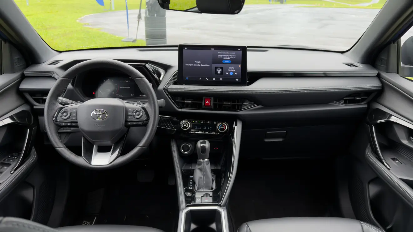 Toyota Yaris Cross XRX 1.5 Flex azul estático interior