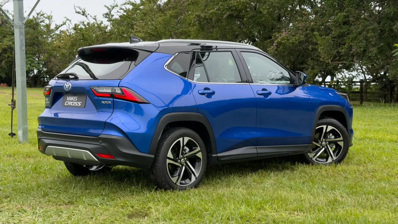 Toyota Yaris Cross XRX 1.5 Flex azul estático