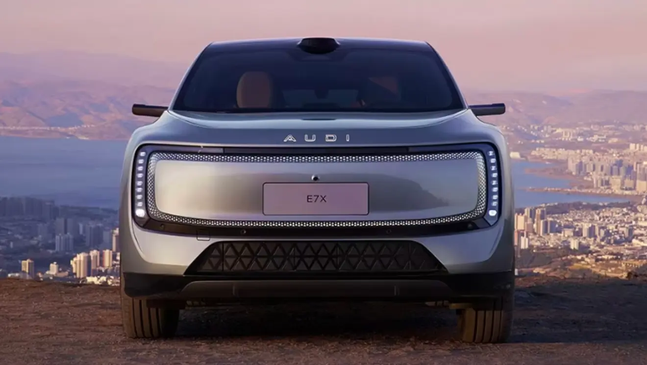 AUDI E7X prata visto de frente
