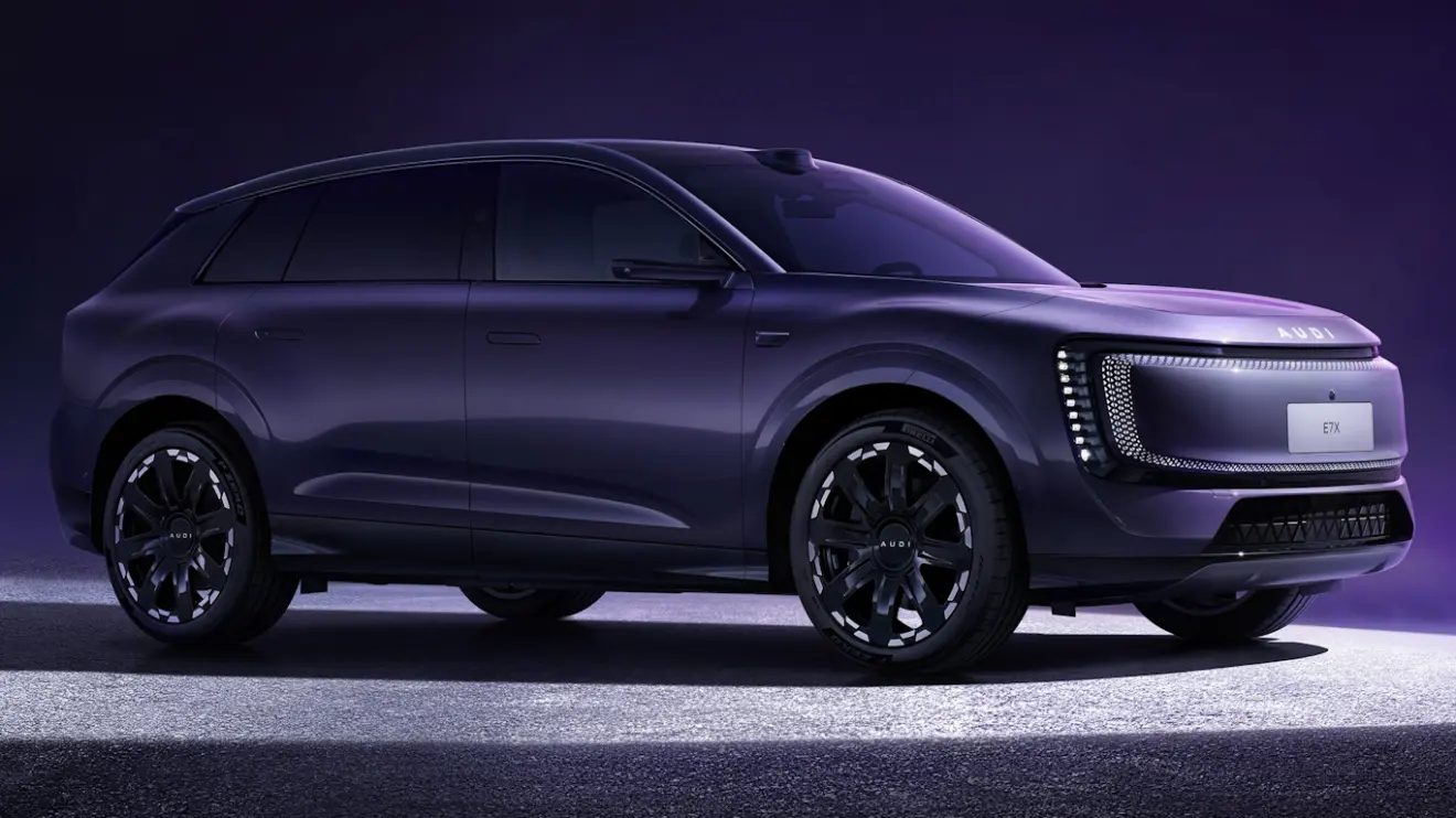 AUDI E7X escuro visto de lado